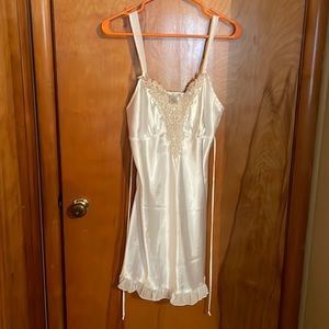 Ladies linen. Size medium